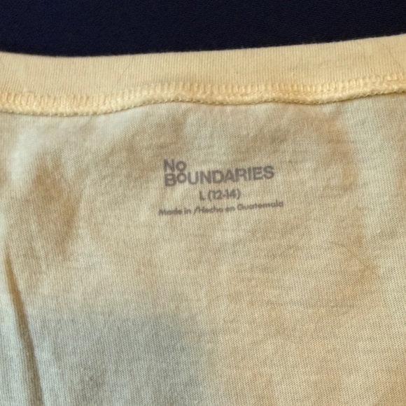 No Boundaries Women's Soft Yellow Short Sleeve Top - Picture 2 of 3